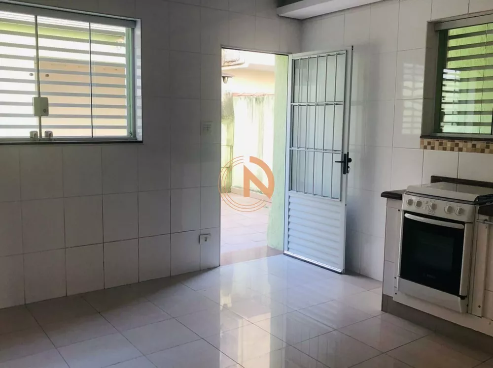 Casa de Condomínio para alugar com 3 quartos, 250m² - Foto 2