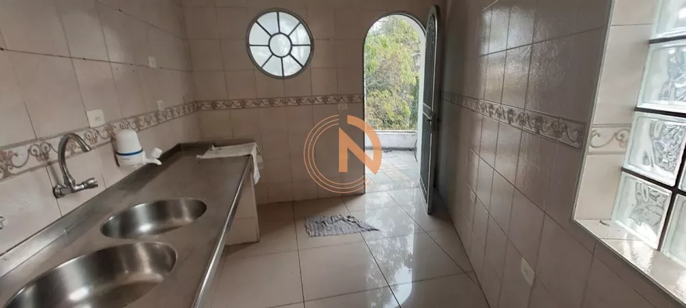 Casa à venda com 3 quartos, 295m² - Foto 4