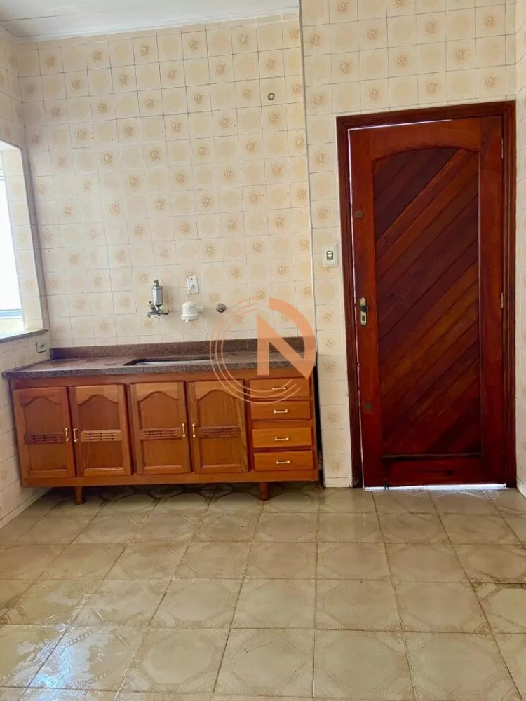 Casa à venda com 4 quartos, 200m² - Foto 11