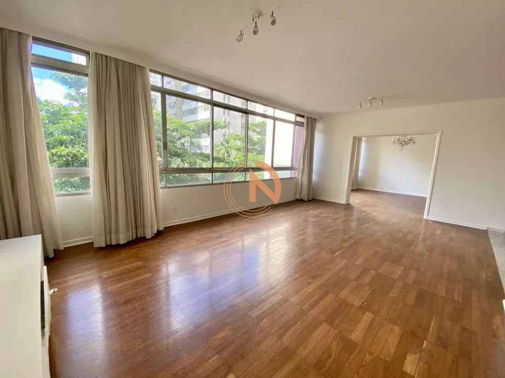 Apartamento à venda com 4 quartos, 218m² - Foto 2