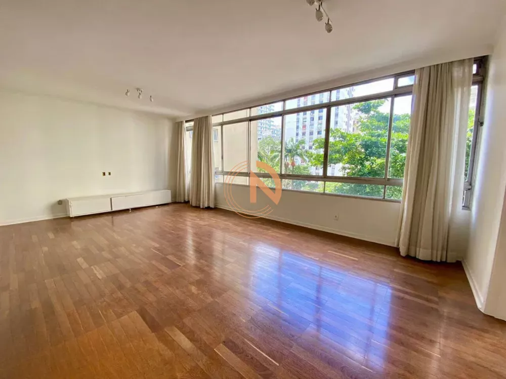 Apartamento à venda com 4 quartos, 218m² - Foto 1