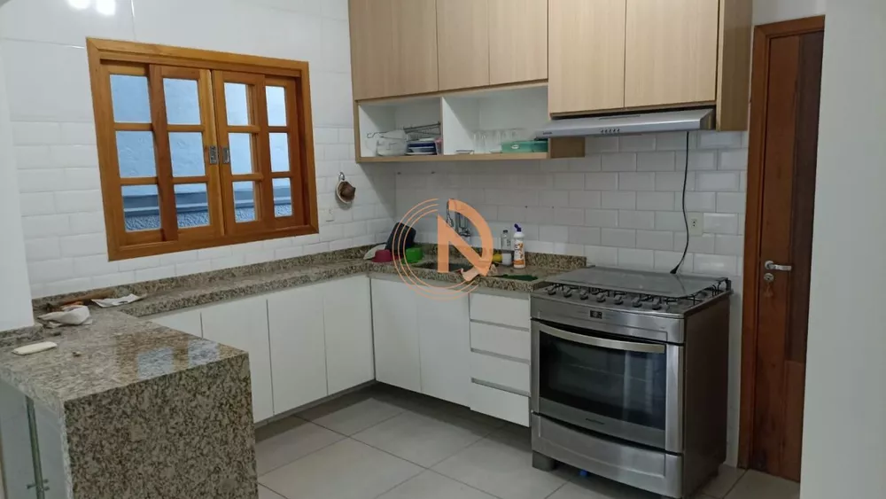 Casa à venda com 3 quartos, 120m² - Foto 1