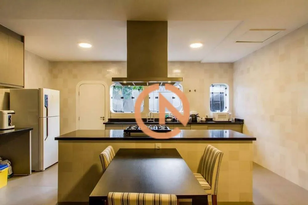 Casa, 5 quartos, 645 m² - Foto 1