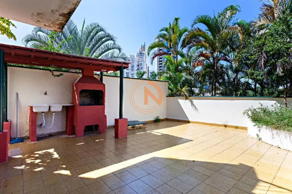 Casa à venda com 3 quartos, 215m² - Foto 1