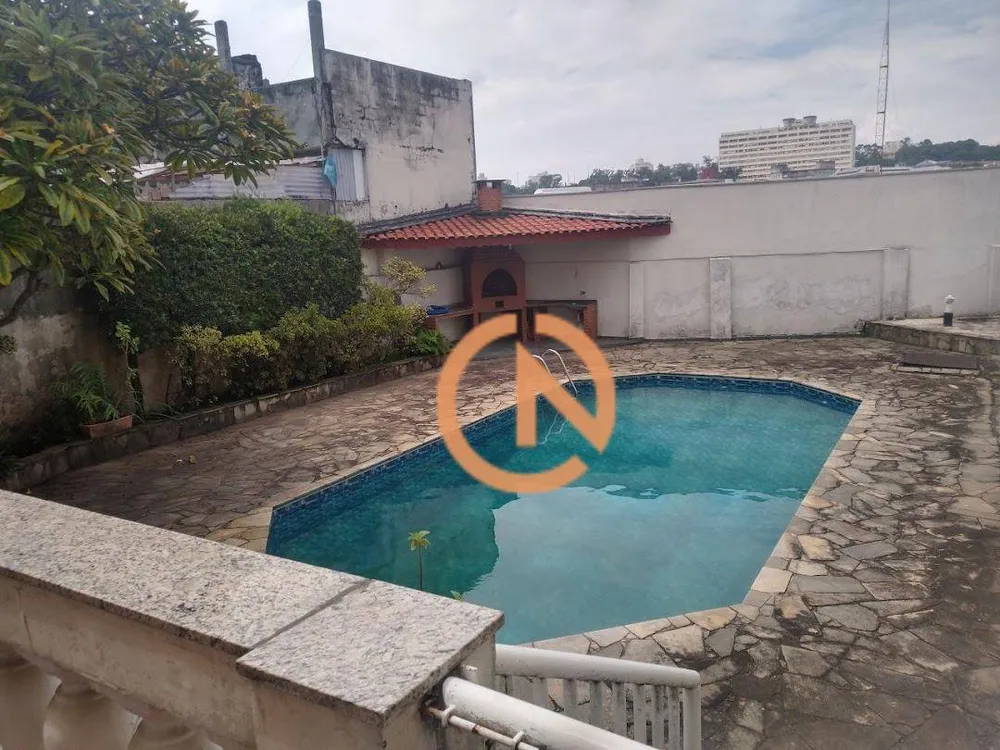 Casa, 4 quartos, 257 m² - Foto 1