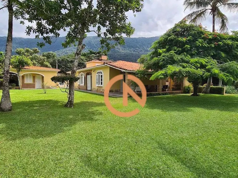 Casa, 5 quartos, 248 m² - Foto 1