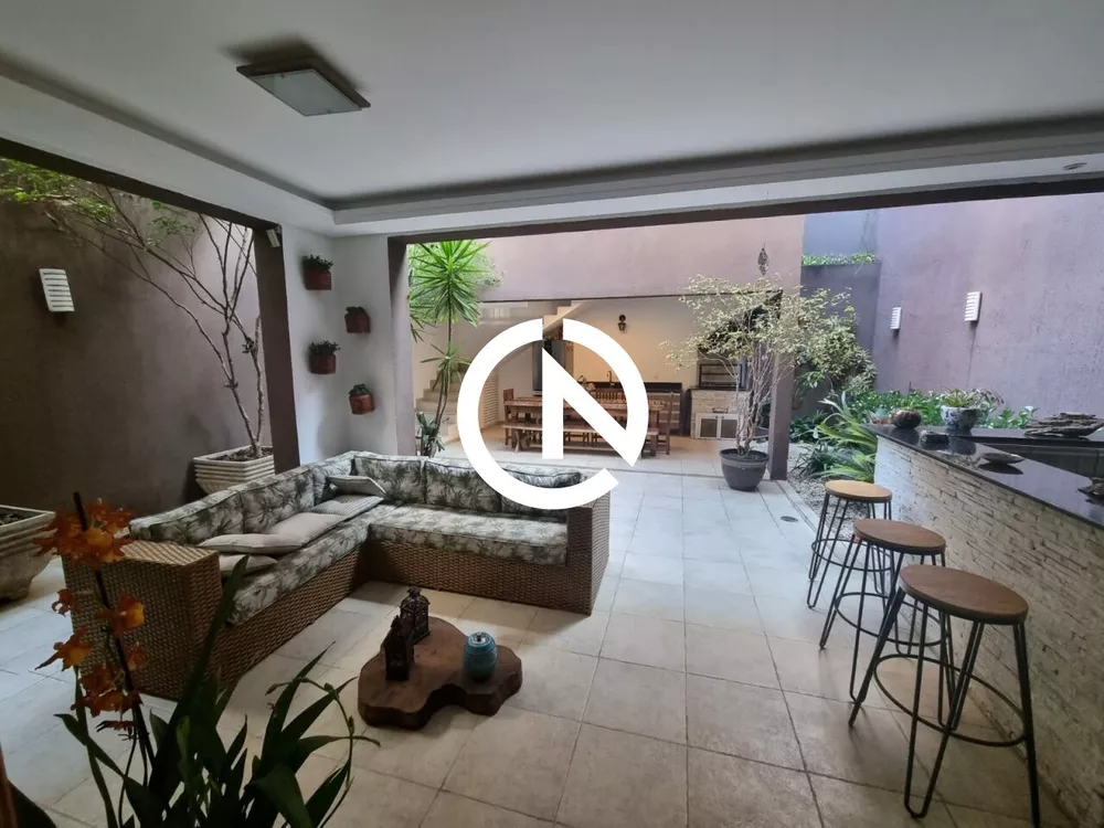 Casa de Vila à venda com 3 quartos, 269m² - Foto 1