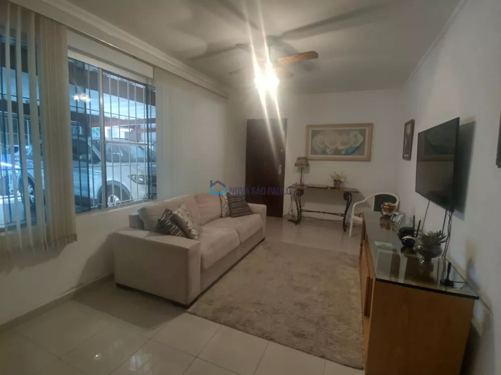 Casa à venda com 5 quartos, 220m² - Foto 1