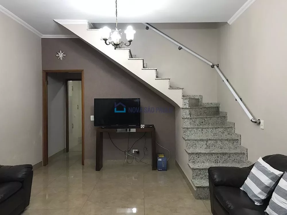 Casa à venda com 3 quartos, 261m² - Foto 2