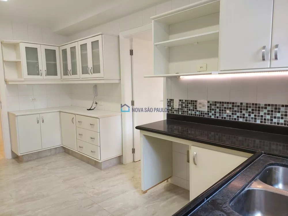 Apartamento à venda com 3 quartos, 210m² - Foto 1