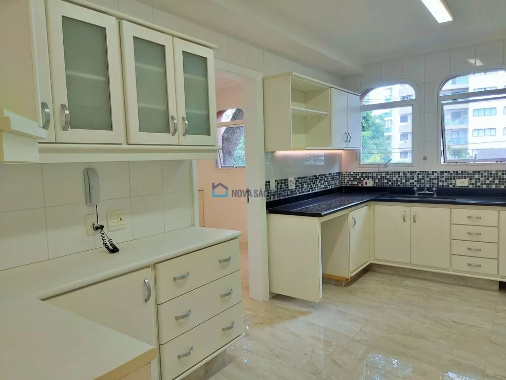 Apartamento à venda com 3 quartos, 210m² - Foto 7