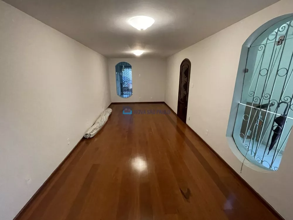 Casa à venda com 3 quartos, 260m² - Foto 1