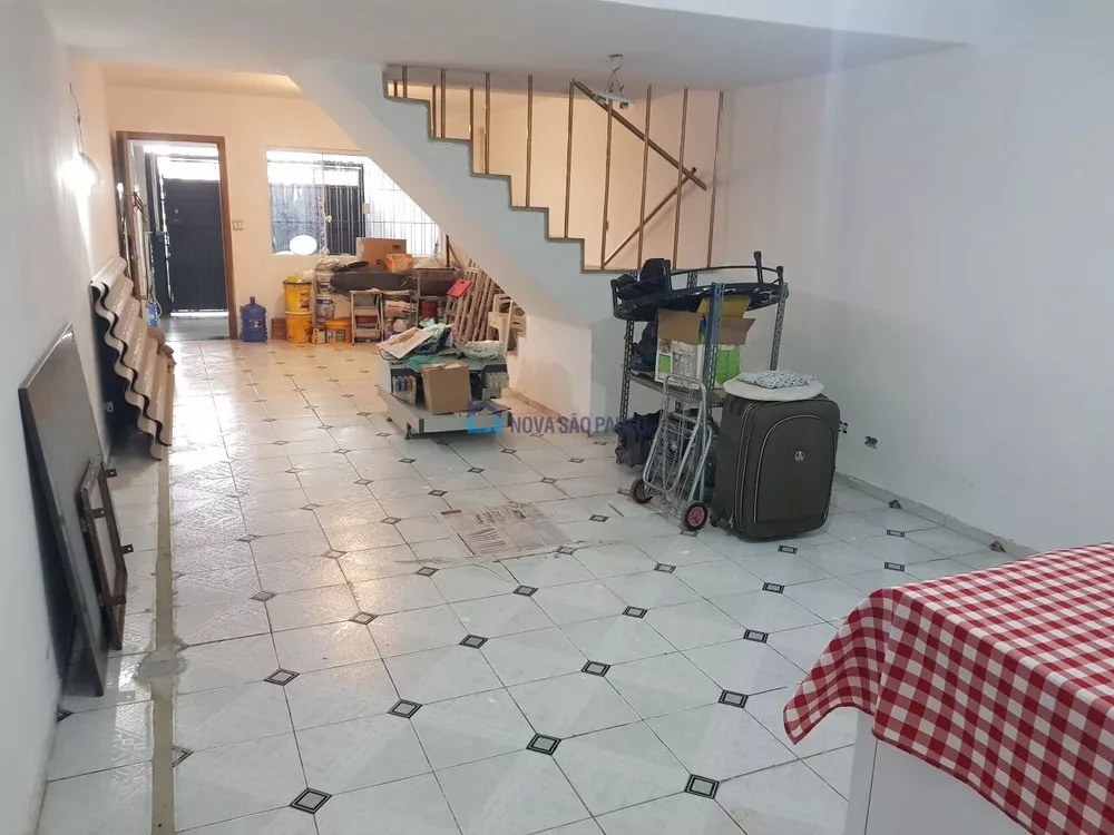 Casa à venda com 4 quartos, 237m² - Foto 1