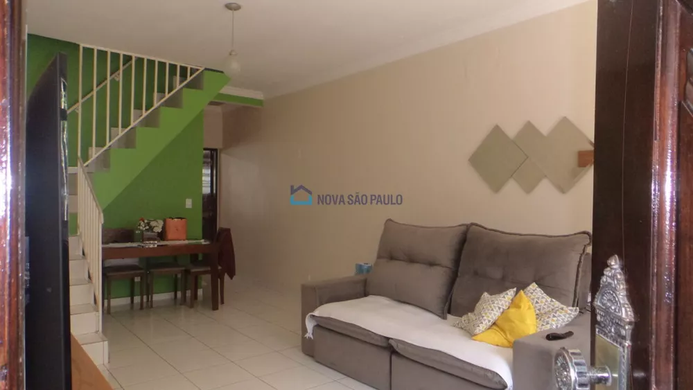 Casa à venda com 2 quartos, 70m² - Foto 2