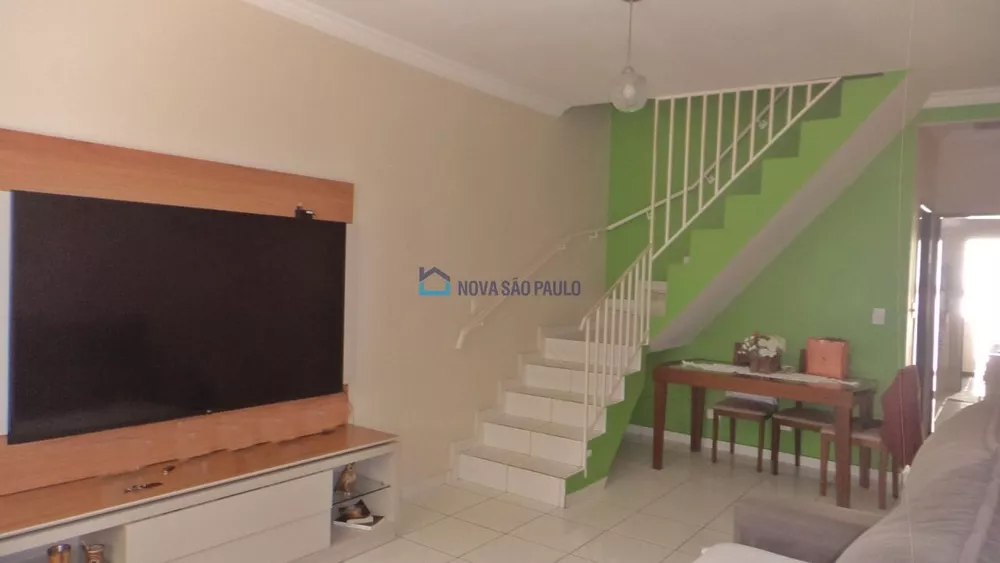 Casa à venda com 2 quartos, 70m² - Foto 3