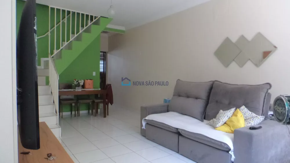 Casa à venda com 2 quartos, 70m² - Foto 1