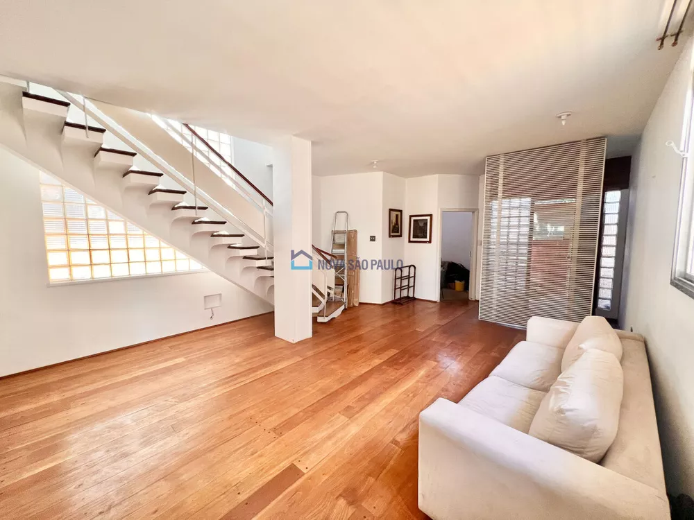 Casa à venda com 4 quartos, 300m² - Foto 1