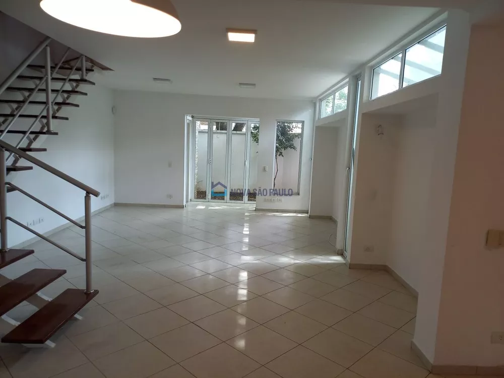 Casa à venda com 4 quartos, 250m² - Foto 1