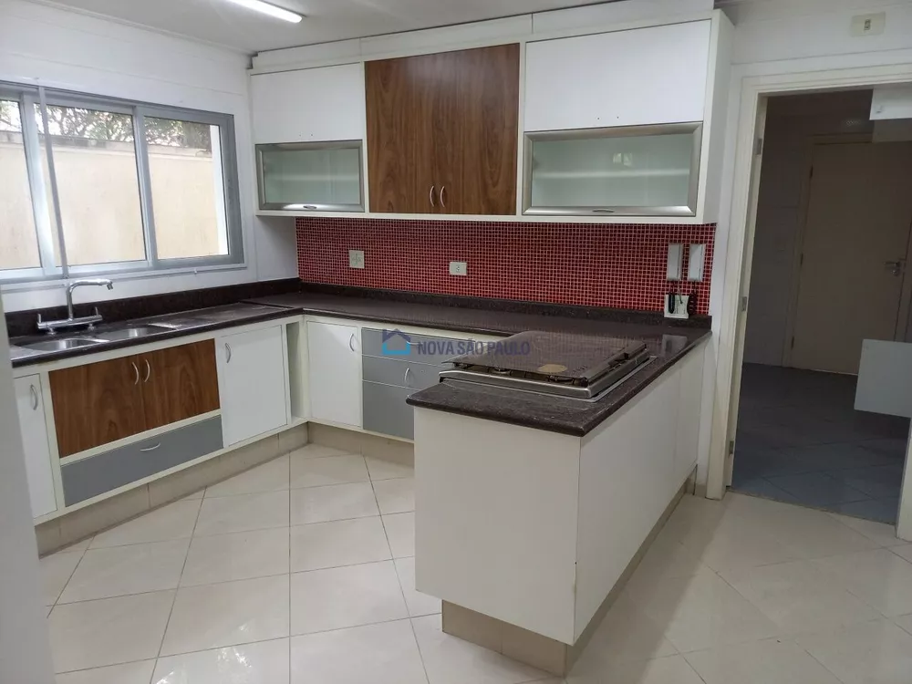 Casa à venda com 4 quartos, 250m² - Foto 2