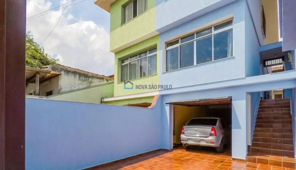 Casa à venda com 3 quartos, 240m² - Foto 1