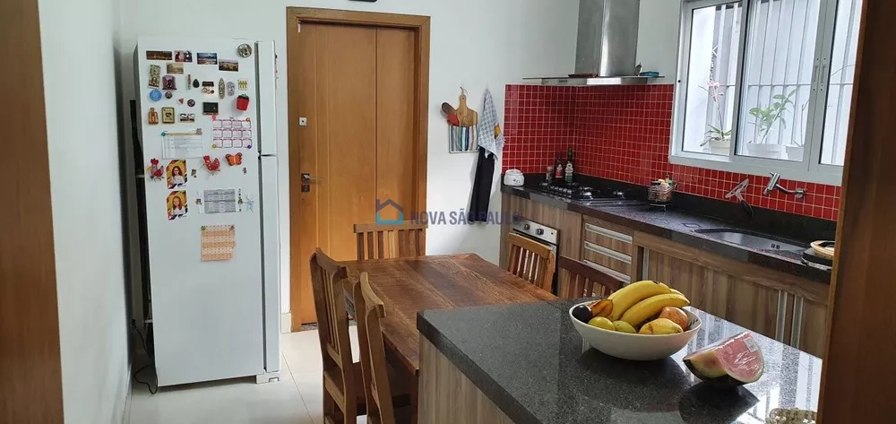 Casa à venda com 3 quartos, 135m² - Foto 1