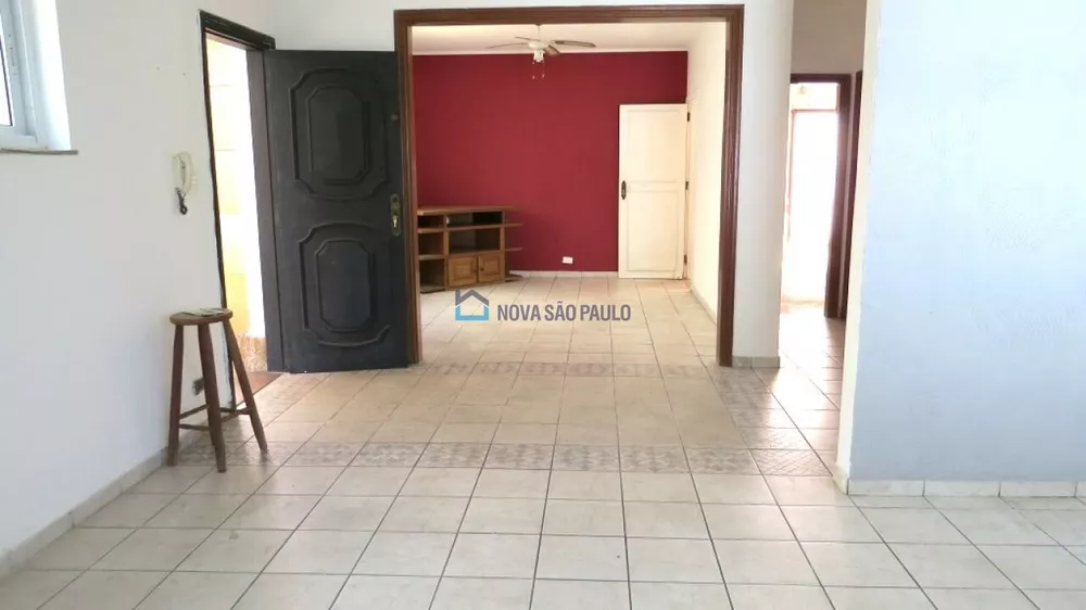 Casa à venda com 3 quartos, 262m² - Foto 1