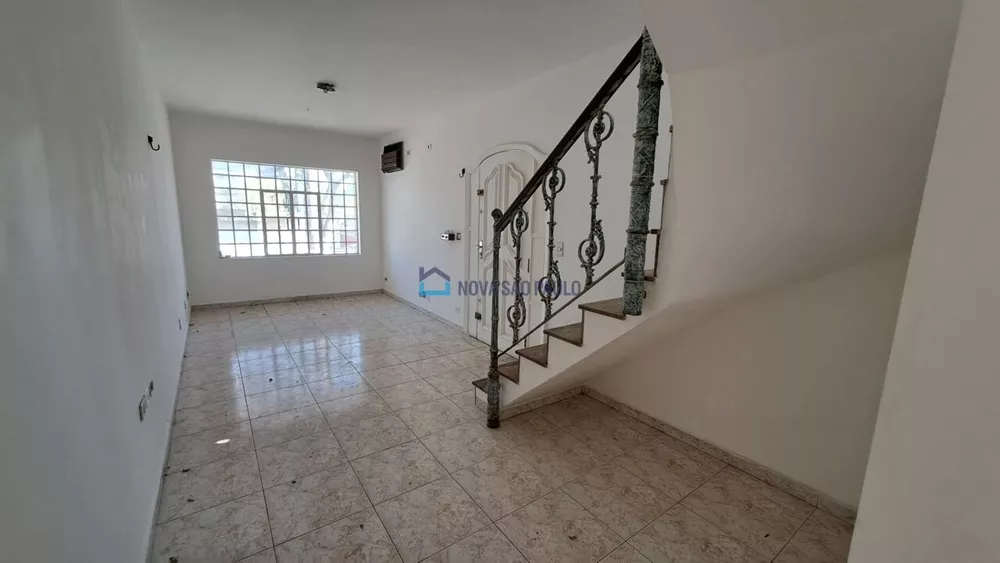 Casa à venda com 3 quartos, 269m² - Foto 1