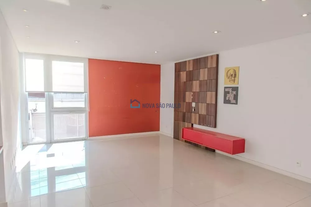 Casa à venda com 3 quartos, 227m² - Foto 1