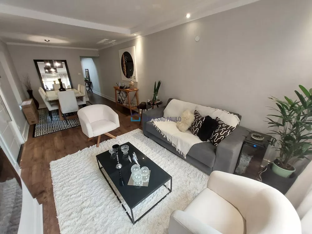 Casa à venda com 4 quartos, 216m² - Foto 1