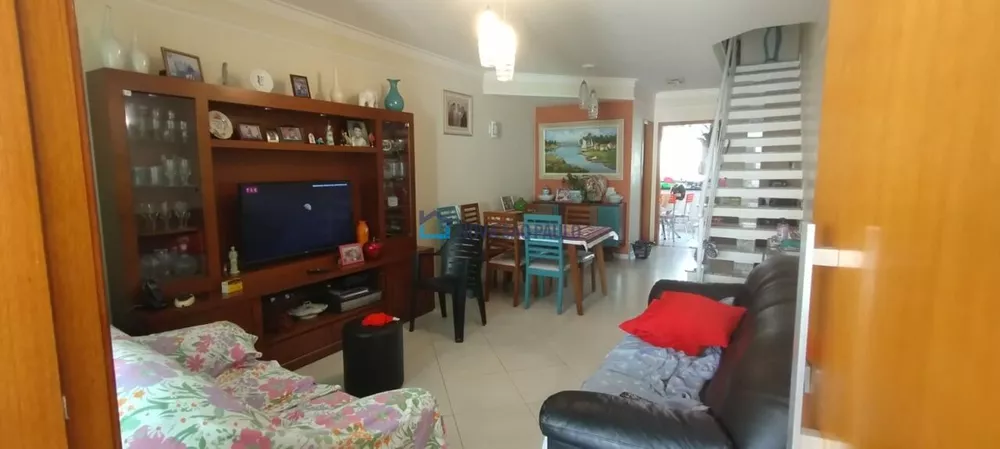 Casa à venda com 3 quartos, 129m² - Foto 1