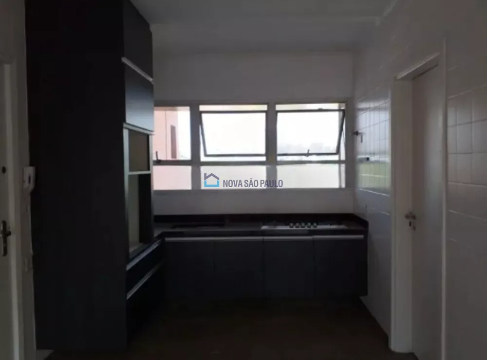 Apartamento à venda com 3 quartos, 150m² - Foto 4