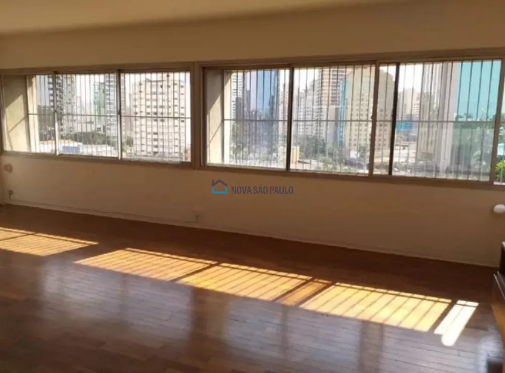 Apartamento à venda com 3 quartos, 150m² - Foto 2