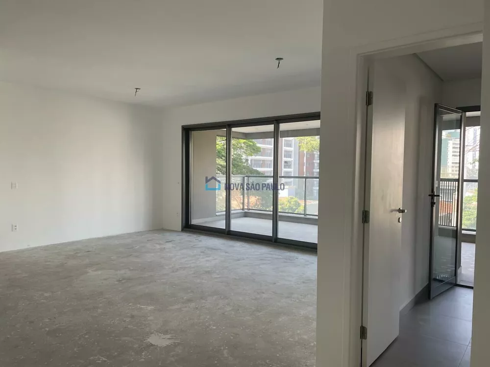 Apartamento à venda com 4 quartos, 186m² - Foto 2