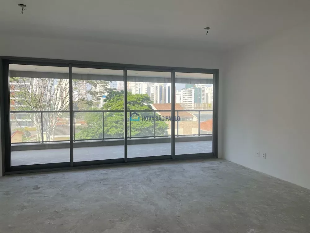 Apartamento à venda com 4 quartos, 186m² - Foto 1