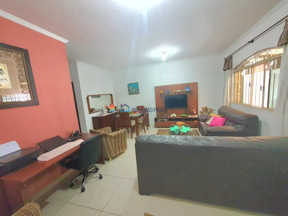 Casa à venda com 3 quartos, 168m² - Foto 4