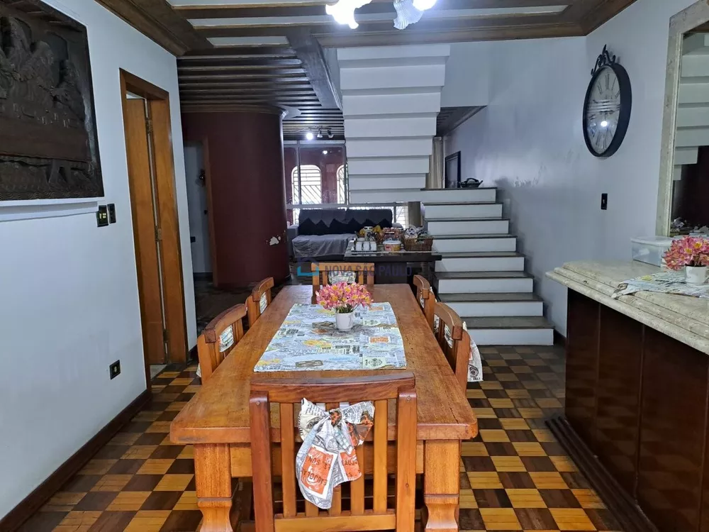 Casa à venda com 3 quartos, 209m² - Foto 1