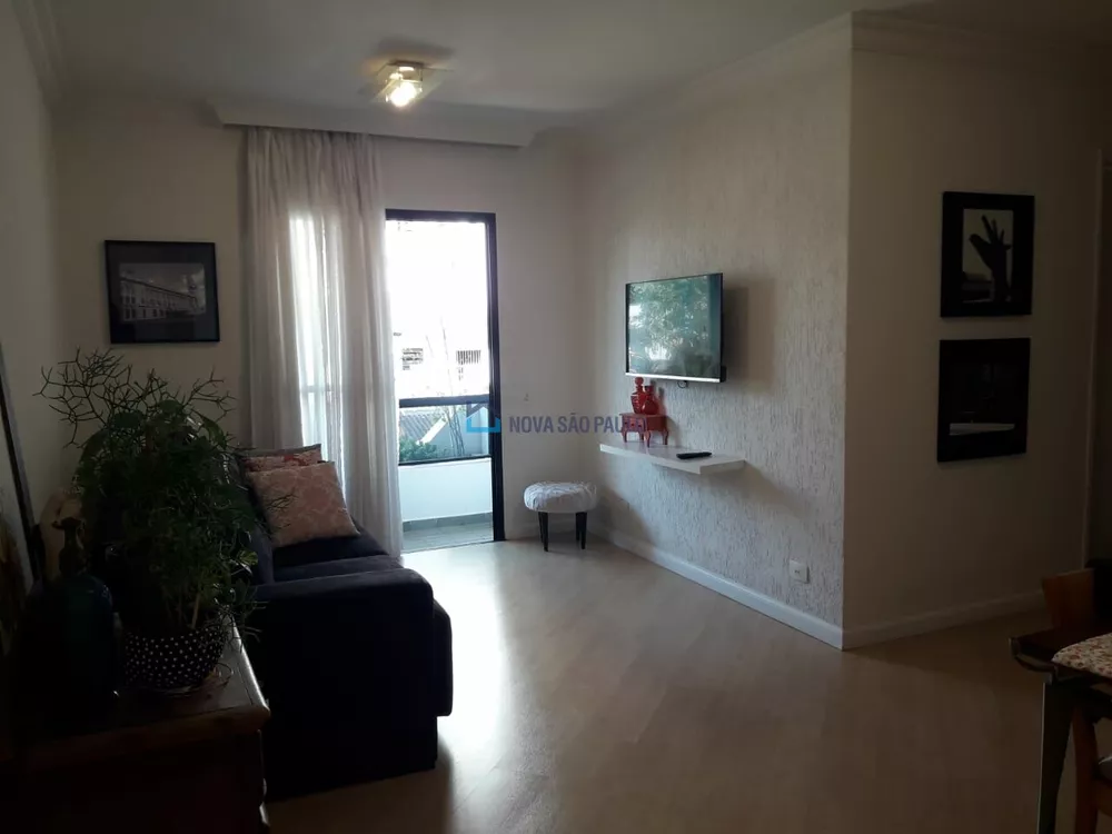 Apartamento à venda com 2 quartos, 70m² - Foto 1