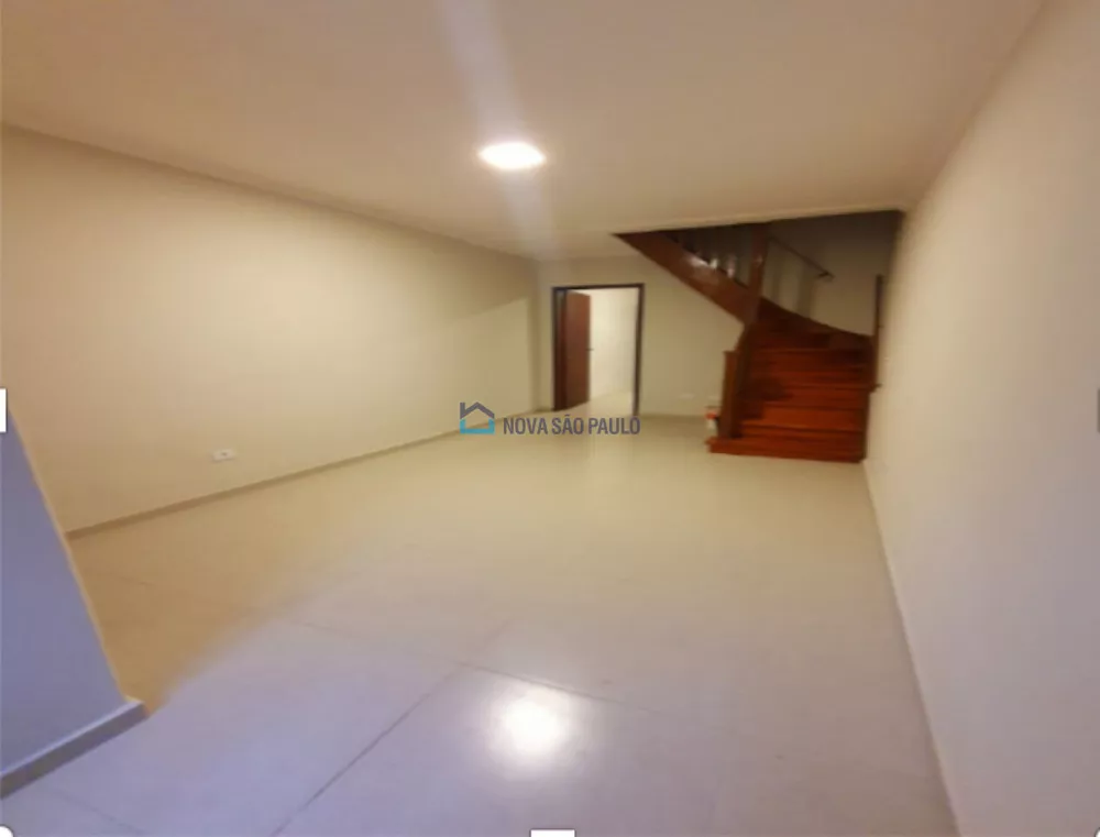 Casa à venda com 2 quartos, 80m² - Foto 1