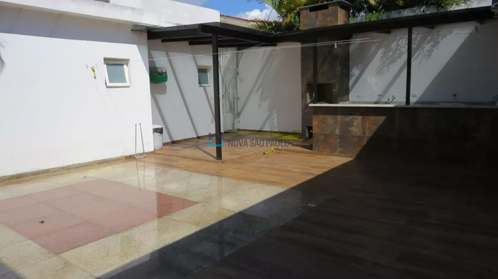 Casa à venda com 3 quartos, 202m² - Foto 1