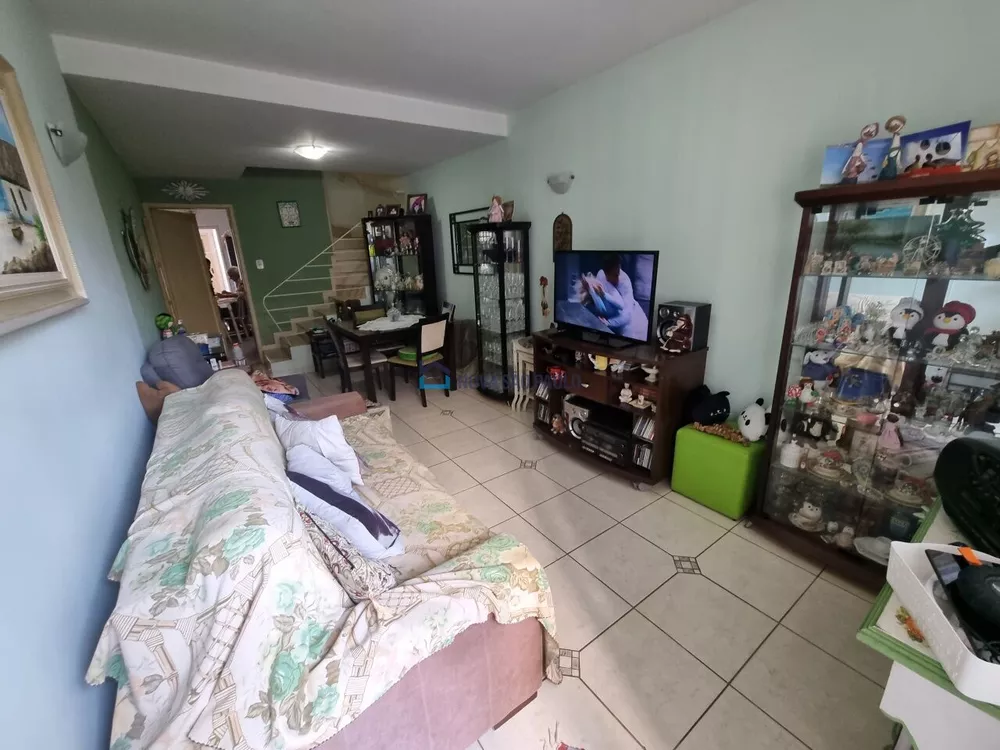 Casa de Vila à venda com 2 quartos, 70m² - Foto 3