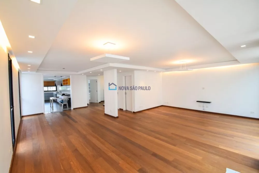 Casa à venda com 4 quartos, 261m² - Foto 1