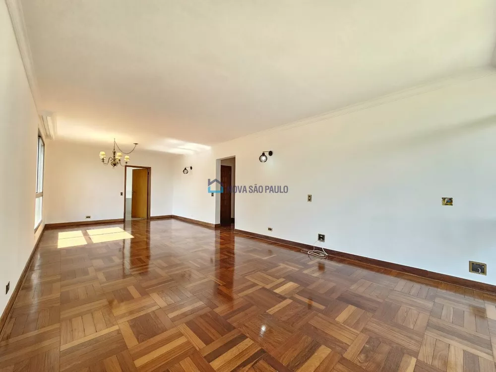 Apartamento à venda com 3 quartos, 187m² - Foto 2