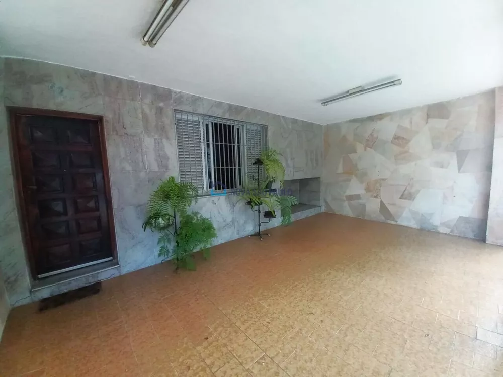 Casa à venda com 3 quartos, 365m² - Foto 1