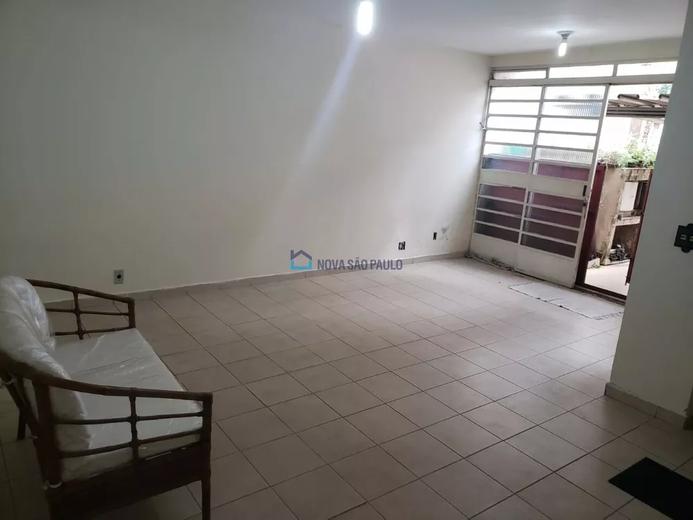 Casa à venda com 3 quartos, 220m² - Foto 2