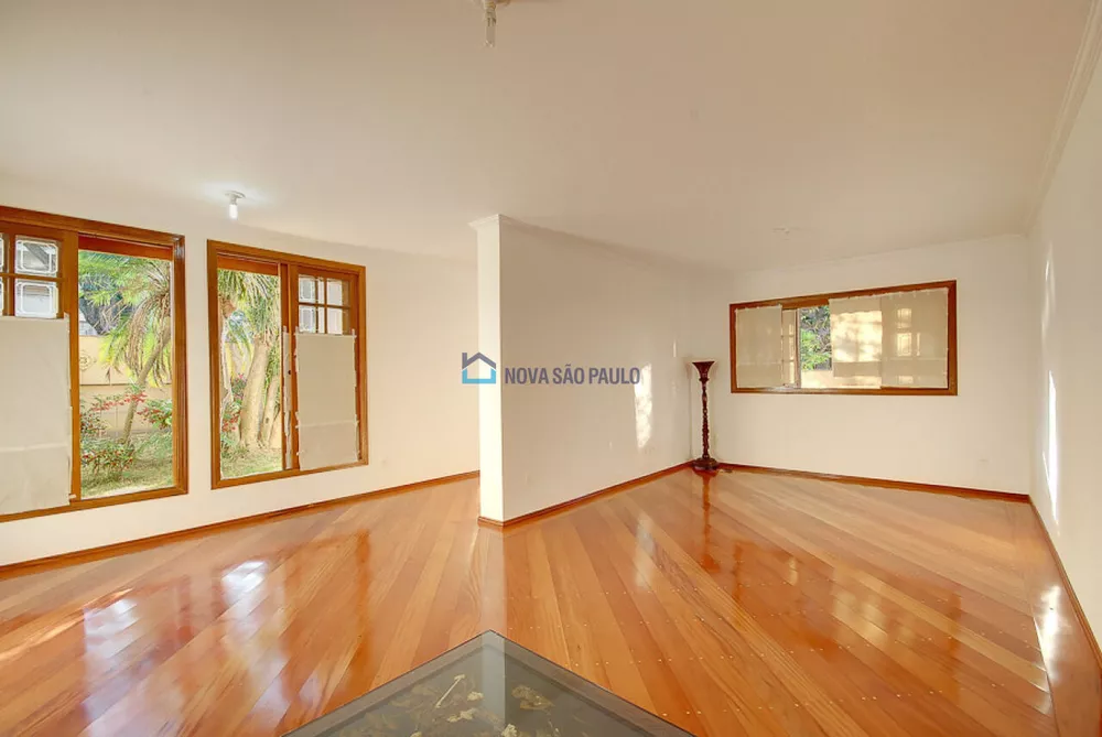 Casa à venda com 3 quartos, 400m² - Foto 1