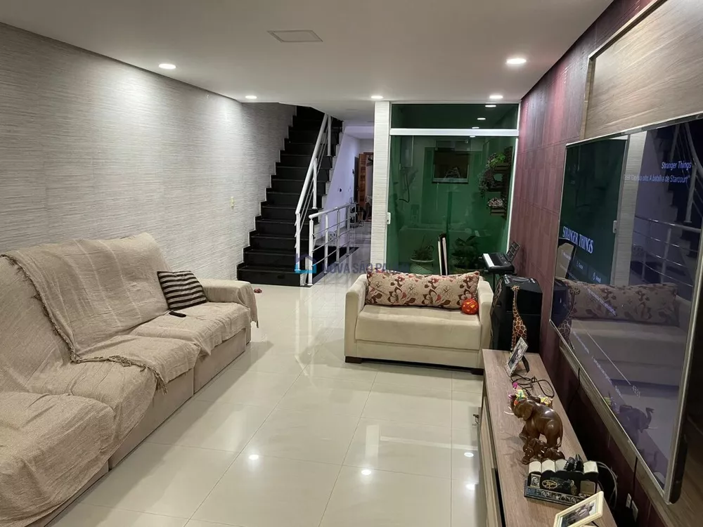 Casa à venda com 3 quartos, 250m² - Foto 3