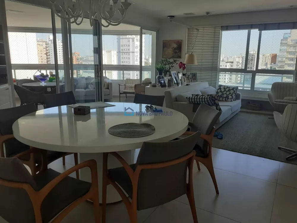 Apartamento à venda com 3 quartos, 158m² - Foto 1