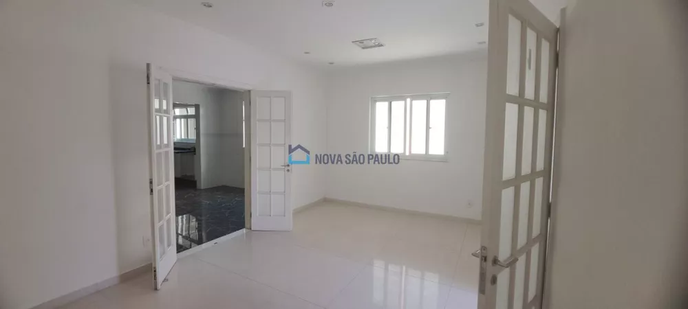 Casa à venda com 2 quartos, 200m² - Foto 1