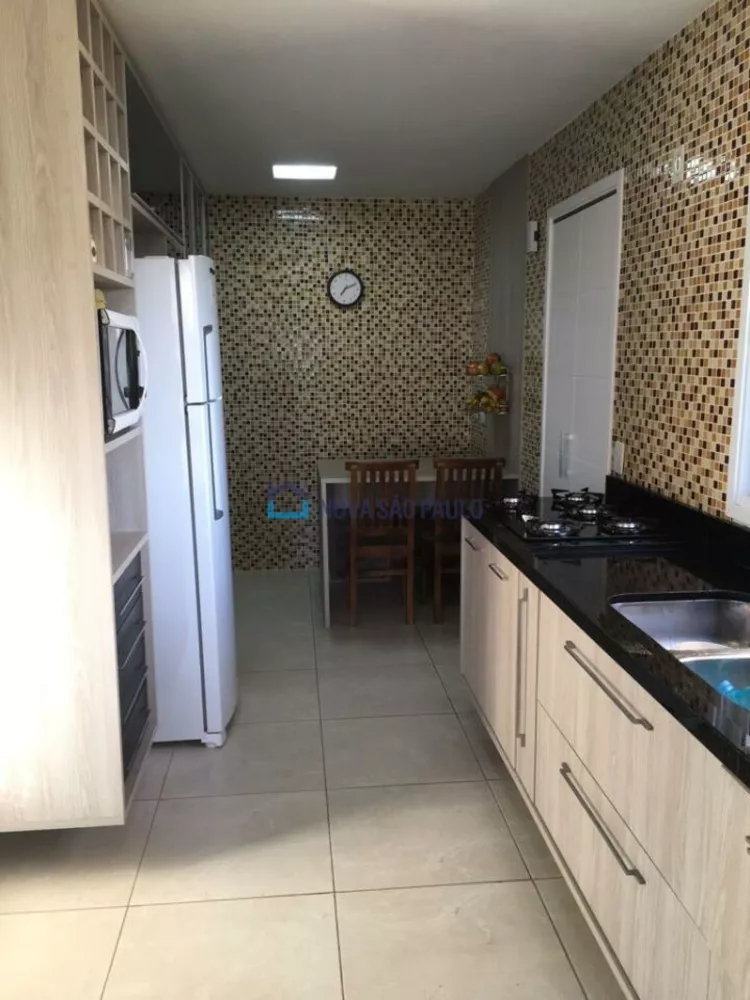 Apartamento à venda com 3 quartos, 142m² - Foto 2