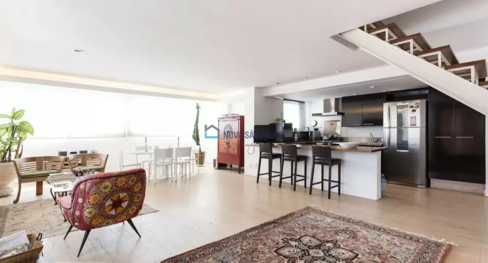 Apartamento à venda com 3 quartos, 180m² - Foto 2